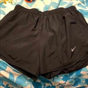 NIKE BLACK SHORTS